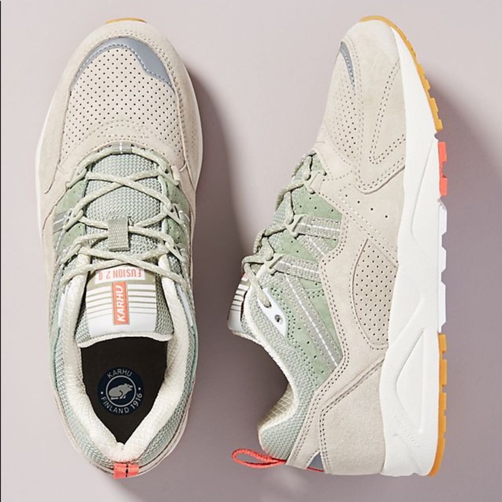 Like new Karhu Fusion 2.0 tennis shoes!